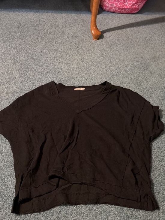 entro Tops - entro Black V-Neck Short Sleeve Crop Tee